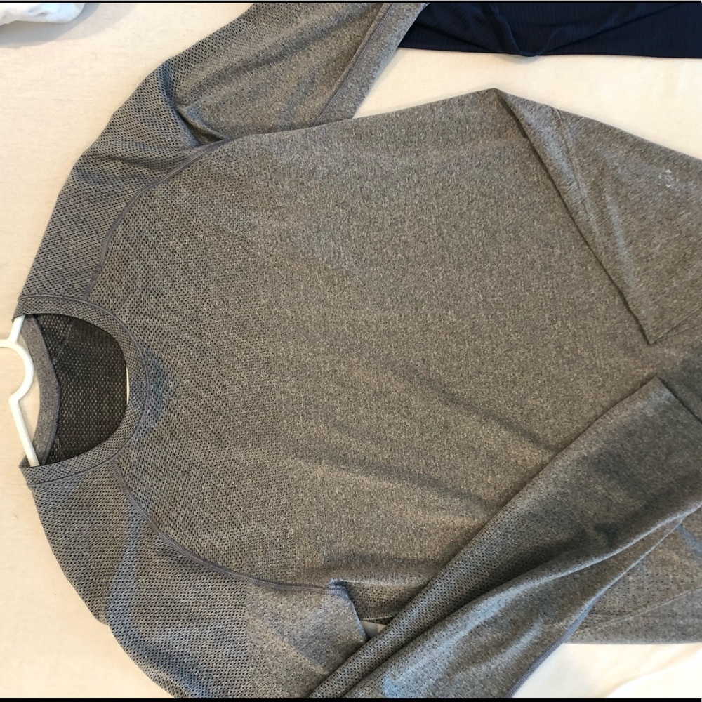 Lulu lemon men’s long sleeve shirt size medium